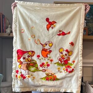 Vintage Plush Cream Baby Blanket with Bear and Bird Design